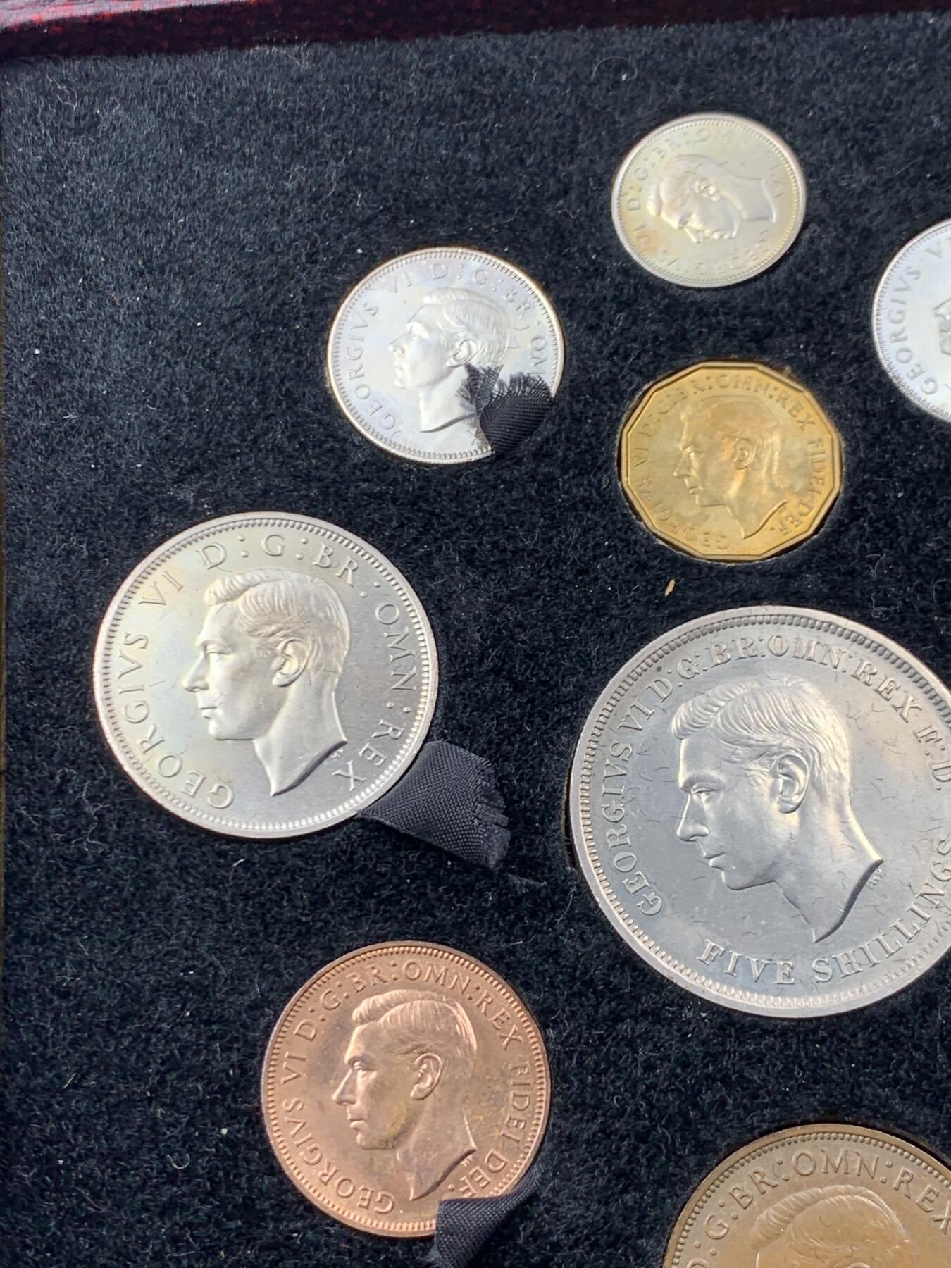 《竞宝斋》第445场 周日，周一，2场连拍 （全场包邮） 英国1951年乔治六世套币，少见原盒装，发行量2万套，细节见图。