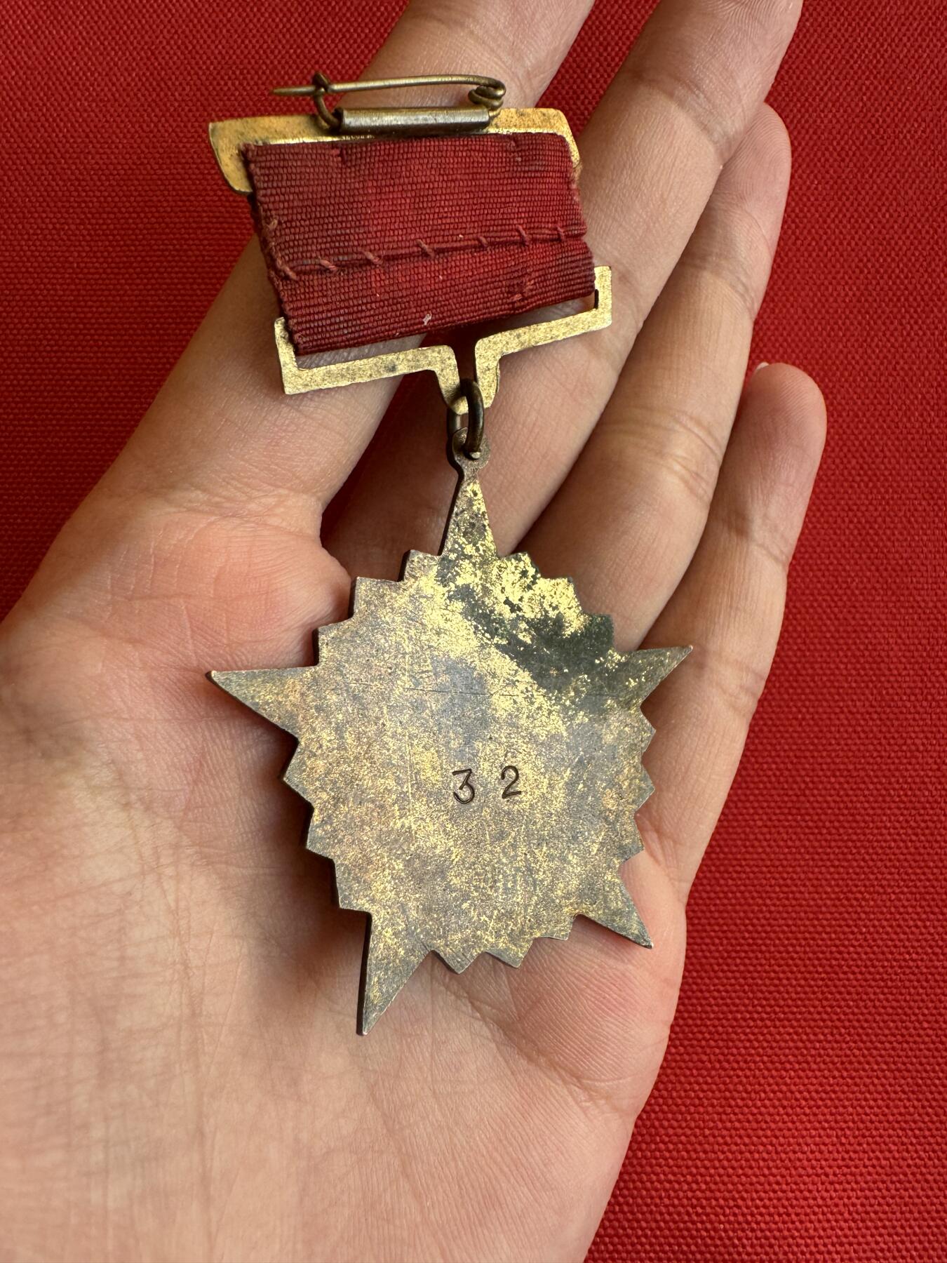 五哥徽章群   9号周二晚上八点4群联拍 铜章