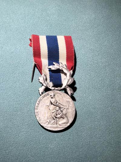 盛世勋华——号角文化勋章邮票专场拍卖第292期 - 法国警察服务奖章 授予工作20年的法国警察 950银制