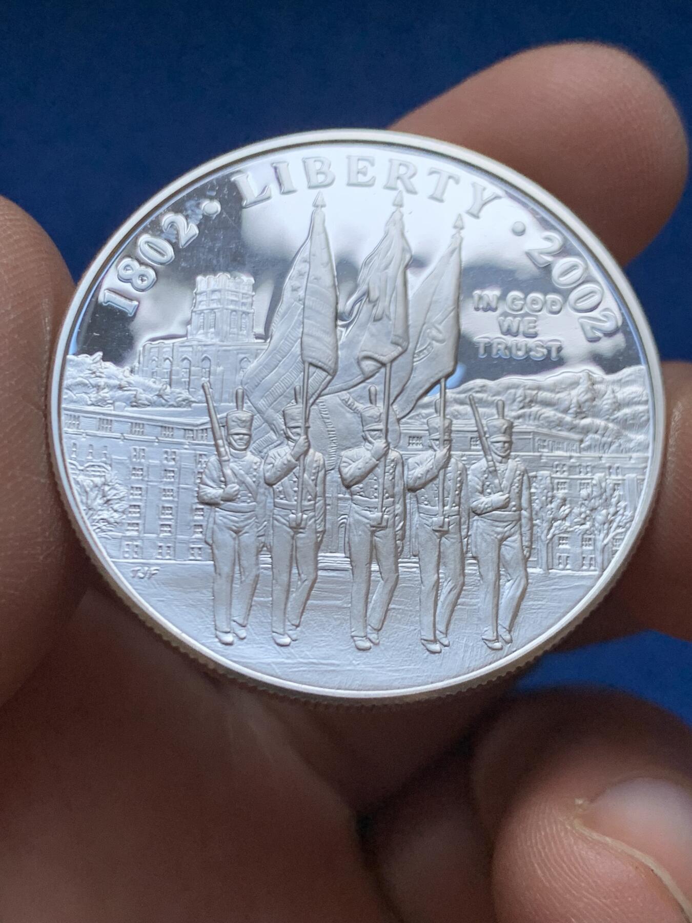 《竞宝斋》第445场 周日，周一，2场连拍 （全场包邮） 美国2002年西点军校建立200周年纪念1美元银币（26.73克/38.1mm/900银）