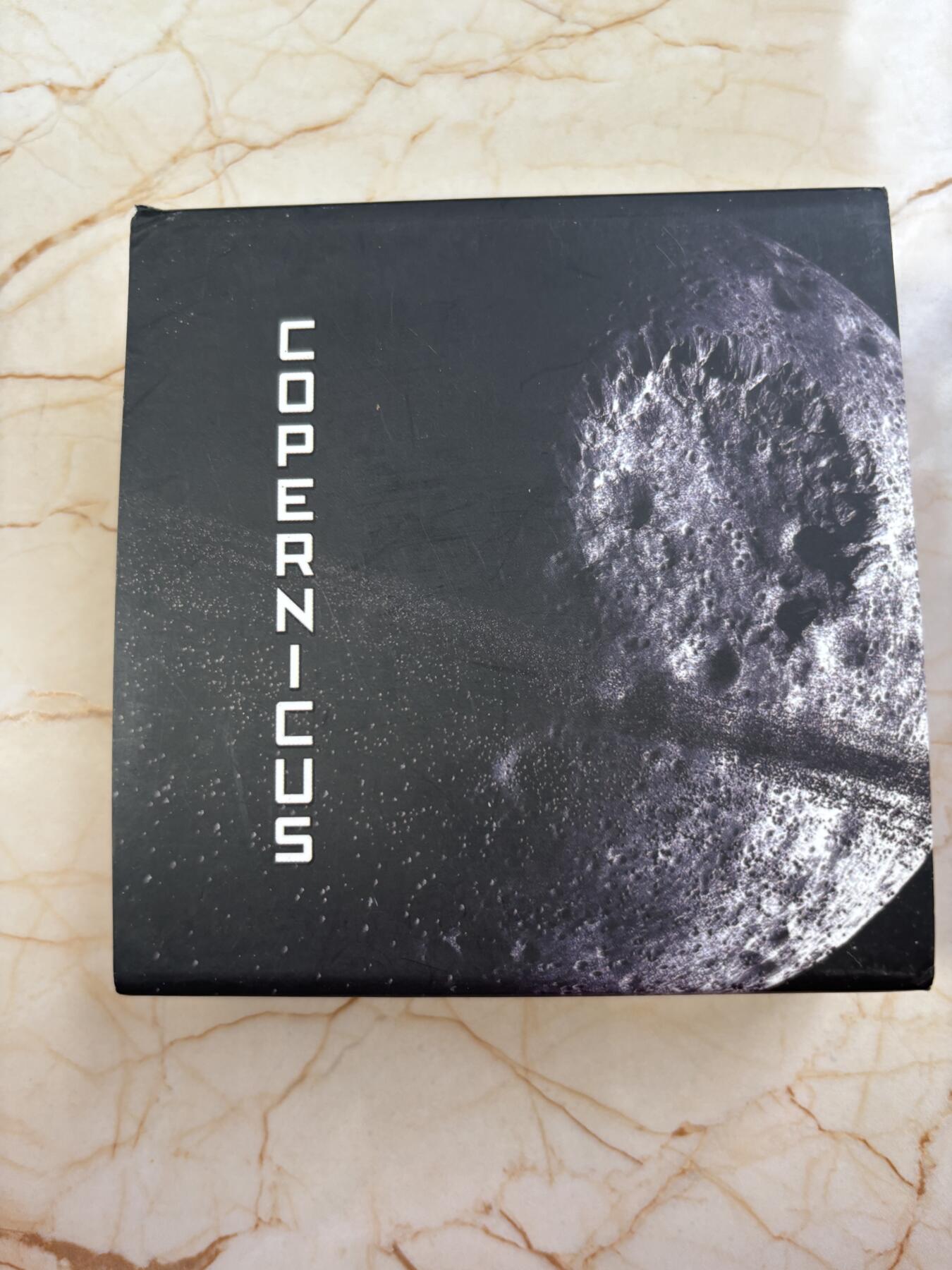 第185期拍卖 纽埃2019年宇宙星坑1哥白尼环形山镶月球陨石银币，999银，发行666枚