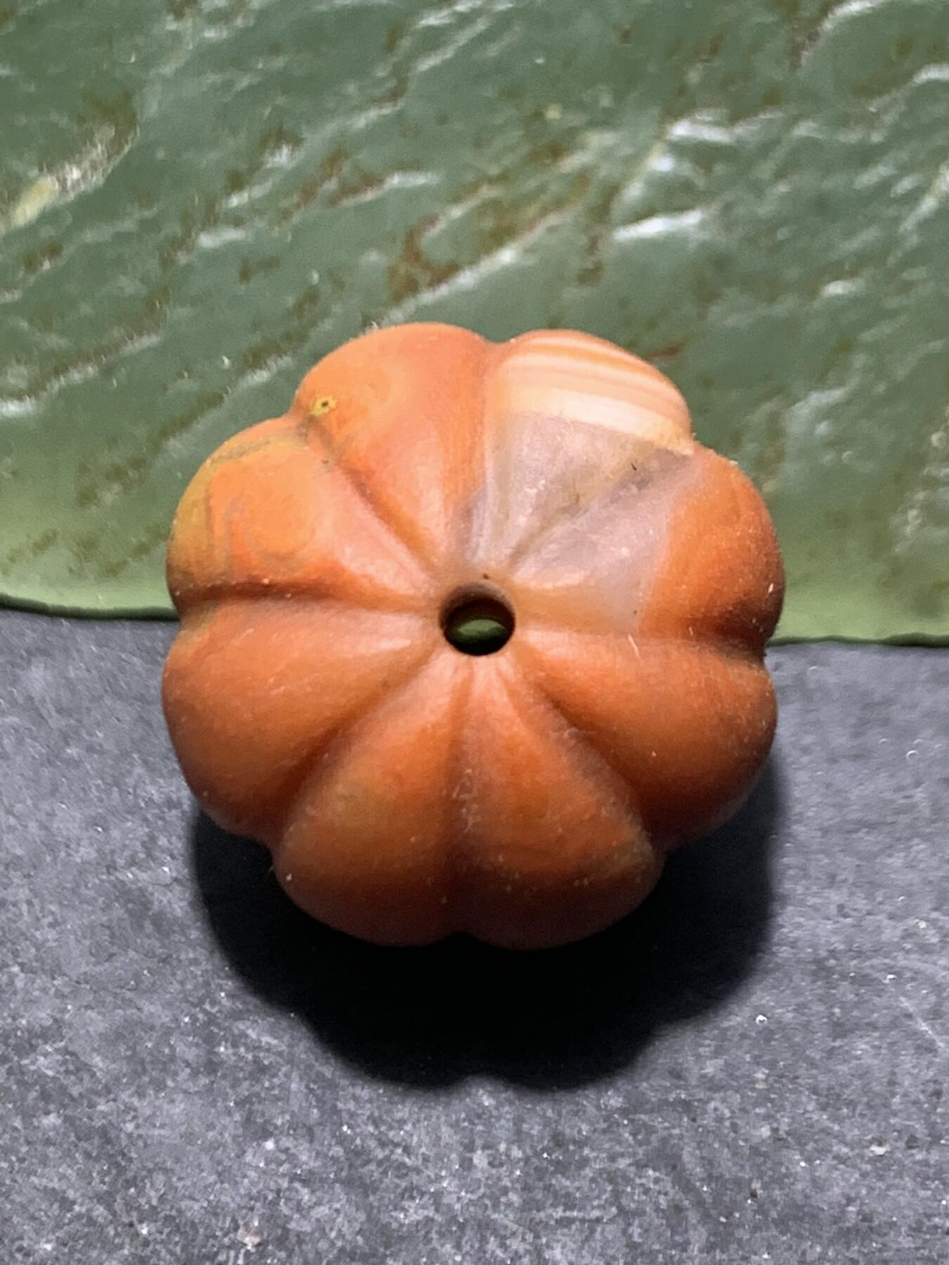 精美亚光冰飘战国红玛瑙手工雕刻瓜珠一颗！