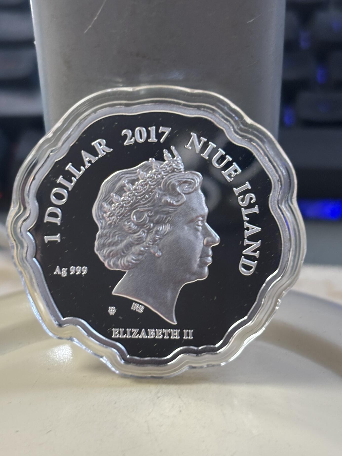 第185期拍卖 纽埃2017年婴儿宝宝降临人间幸福快乐彩色异形银币，999银，发行1500枚