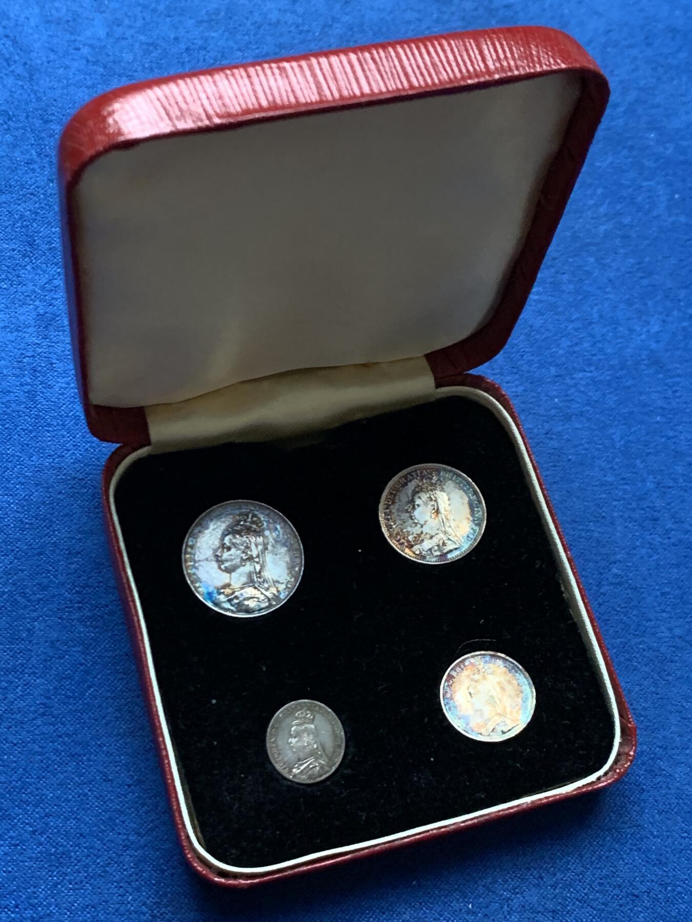 《竞宝斋》第445场 周日，周一，2场连拍 （全场包邮） 四枚一组 英国1891年维多利亚高冠濯足节银币，带盒，1便士、2便士、3便士、4便士，细节见图。