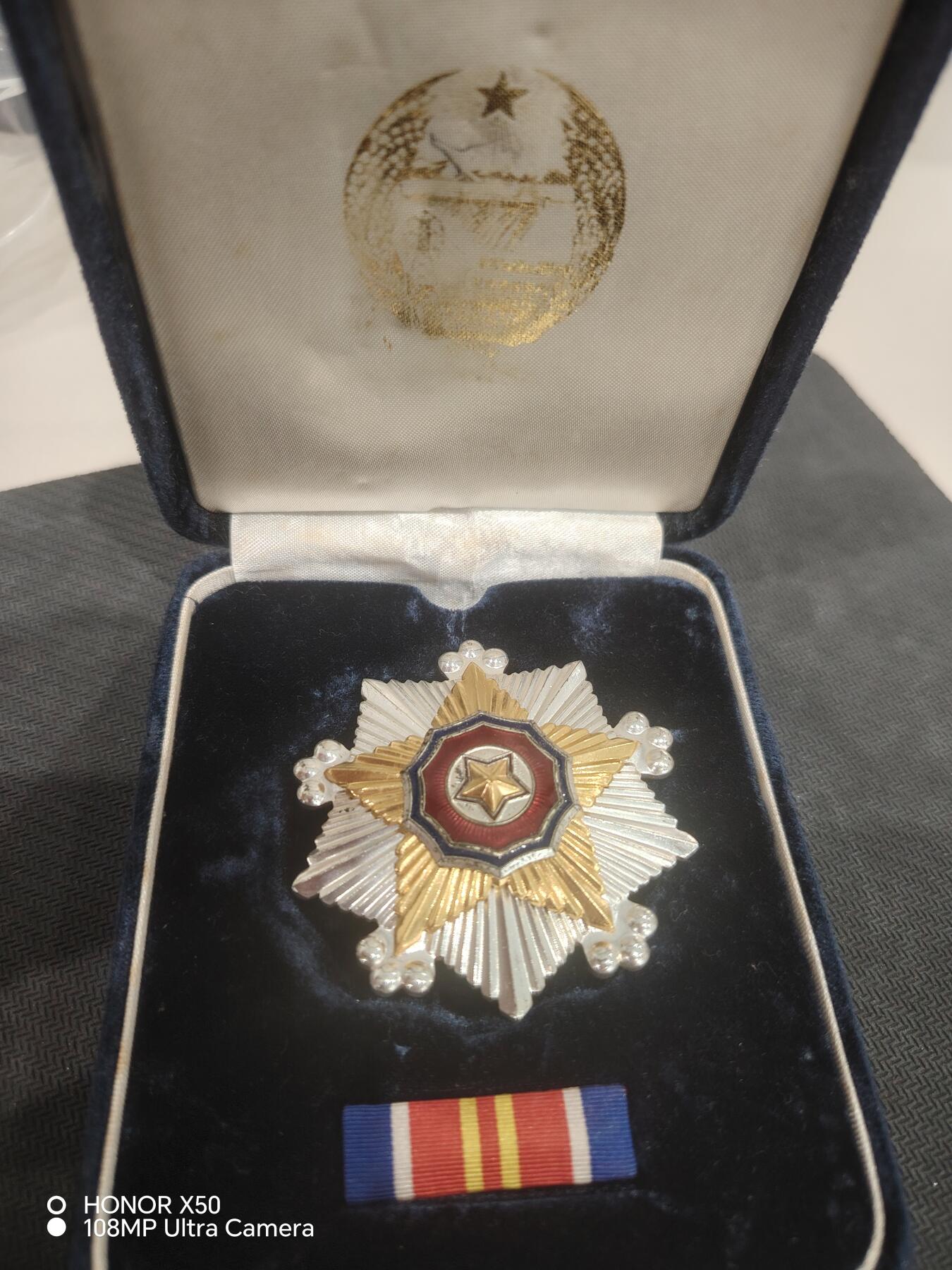 城南花开💐83场 二级国旗带盒略