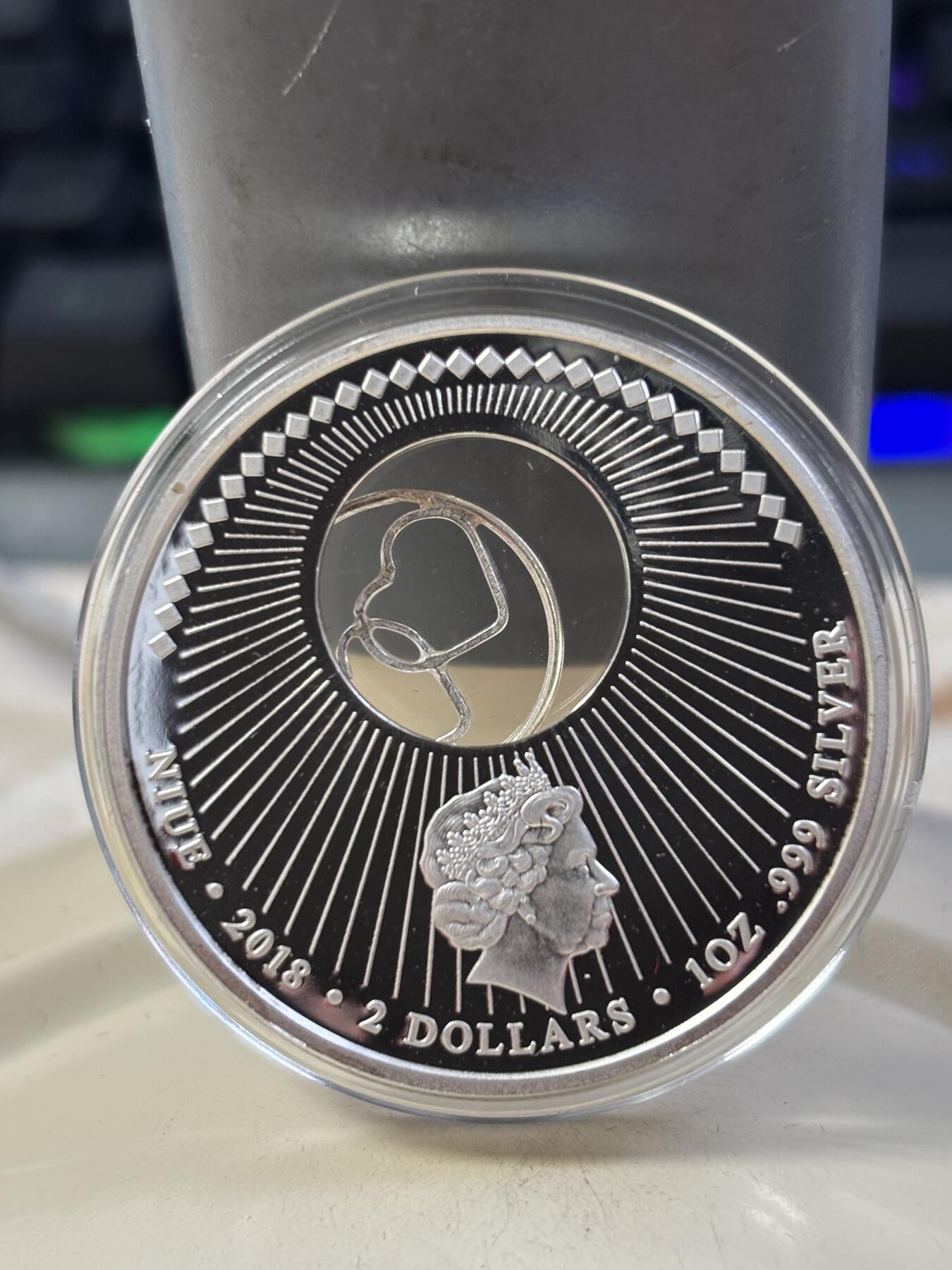 第185期拍卖 纽埃2018年爱情系列月光舞者1盎司彩色纪念银币，999银，发行1000枚