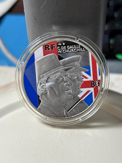 第185期拍卖 - 法国2021年人类伟大的日子丘吉尔和戴高乐彩色银币，999银，22.2克，发行3000枚,边缘有氧化