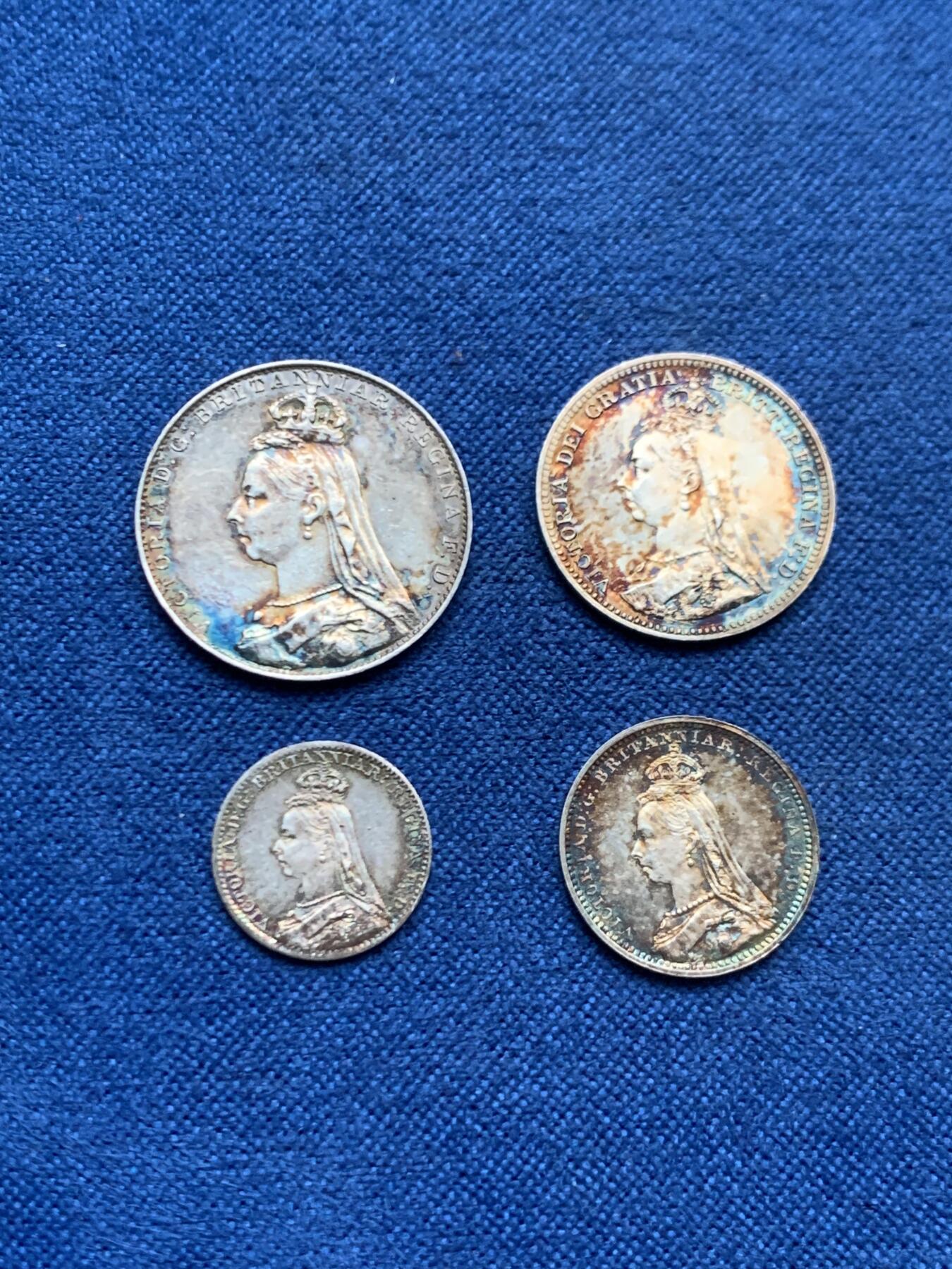 《竞宝斋》第445场 周日，周一，2场连拍 （全场包邮） 四枚一组 英国1891年维多利亚高冠濯足节银币，带盒，1便士、2便士、3便士、4便士，细节见图。