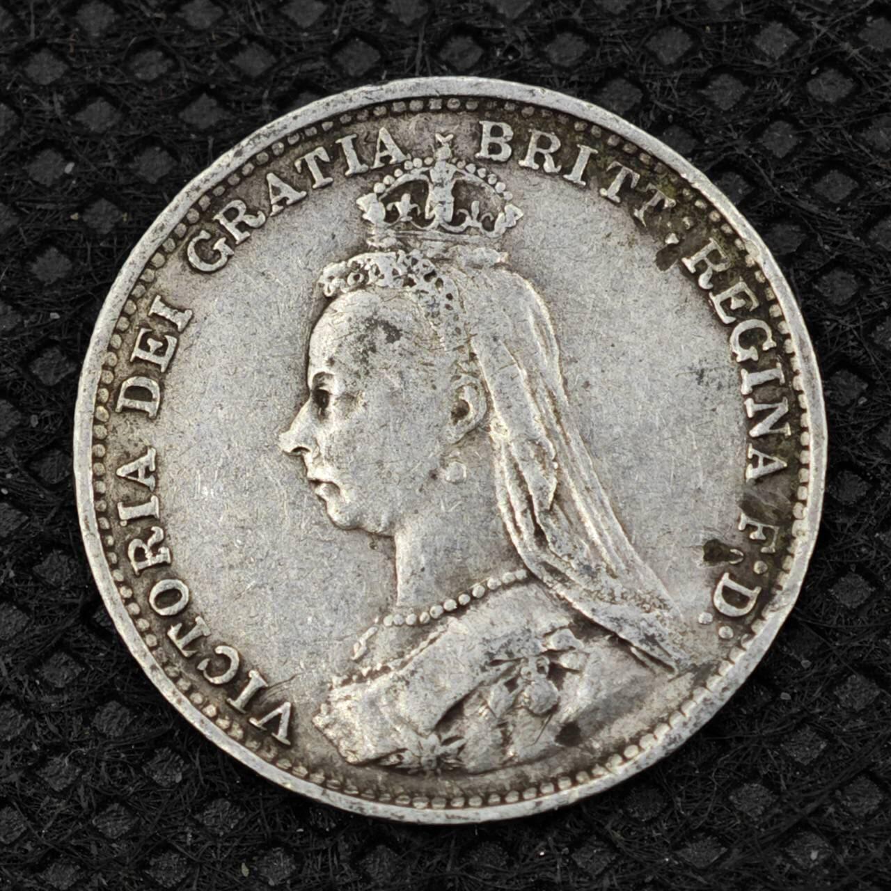 【淘币小摊】限时拍第八百二十四拍  小银币场  满百包邮可预留两周  周一统一发货     英国1887年维多利亚3便士银币