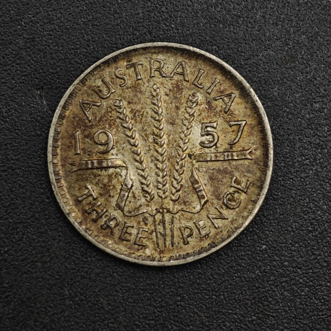 【淘币小摊】实时拍第八百二十一拍   散币场   满百包邮可预留二周 每周一统一发货   澳大利亚1957年伊丽莎白二世3便士银币