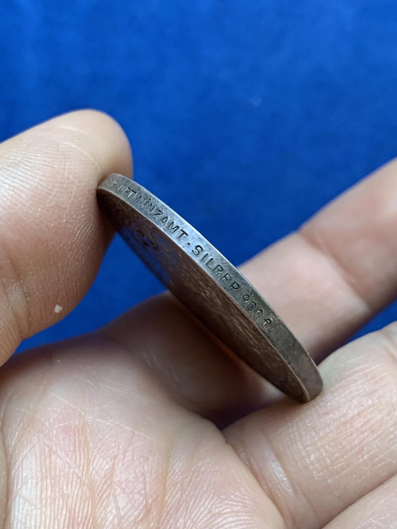 《竞宝斋》第445场 周日，周一，2场连拍 （全场包邮） 德国1927年兴登堡80大寿5马克币型银章 无D版 稀少 名家卡尔·歌茨作品 24.4克 36mm 细节见图