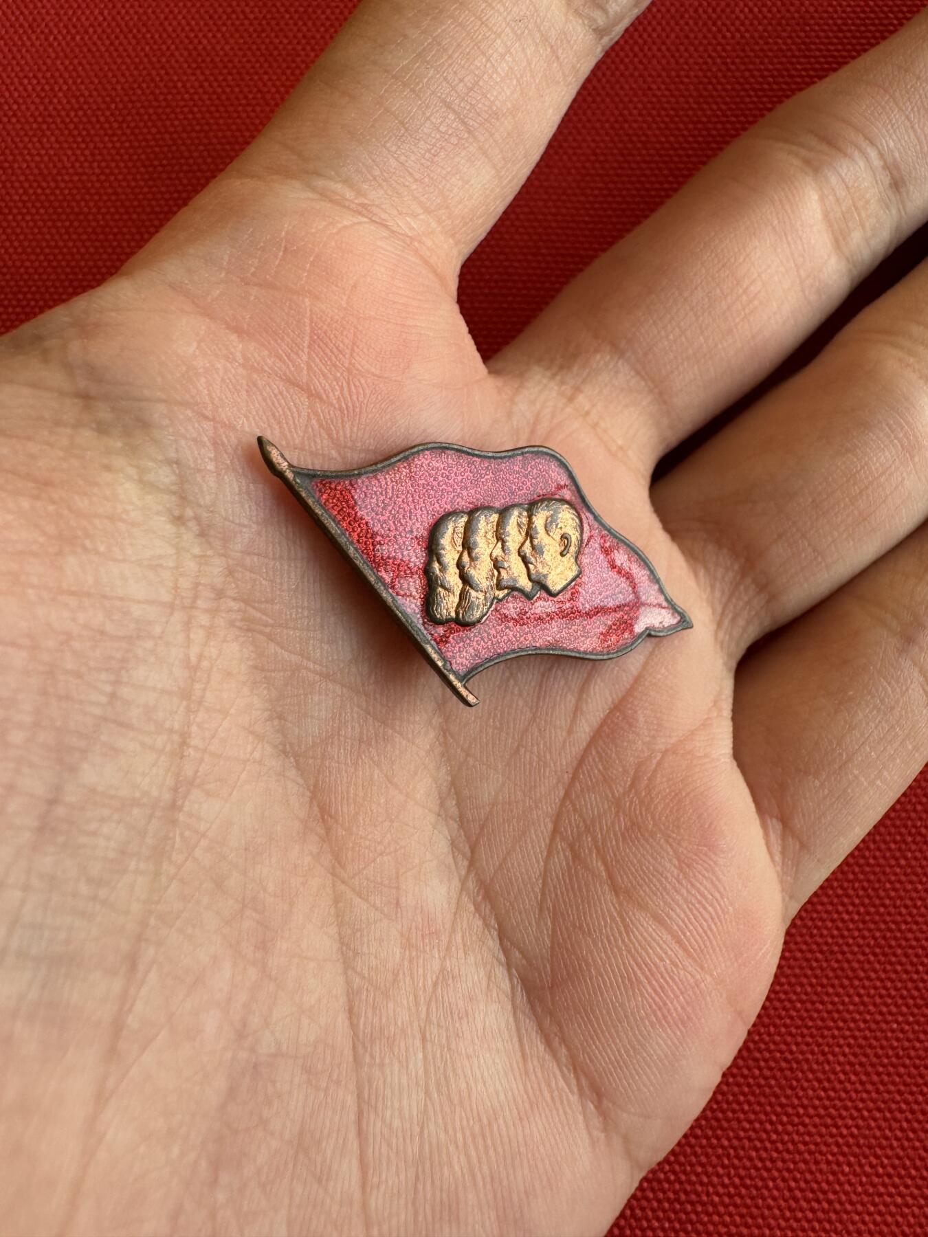 五哥徽章群   9号周二晚上八点4群联拍 铜章