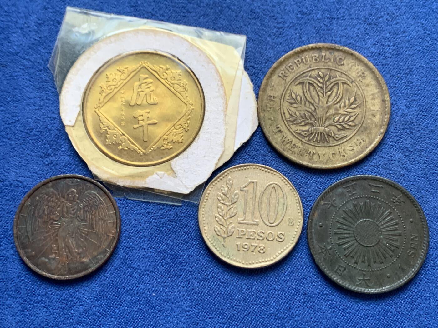 《竞宝斋》第445场 周日，周一，2场连拍 （全场包邮） 五枚一组 纪念币章 细节见图