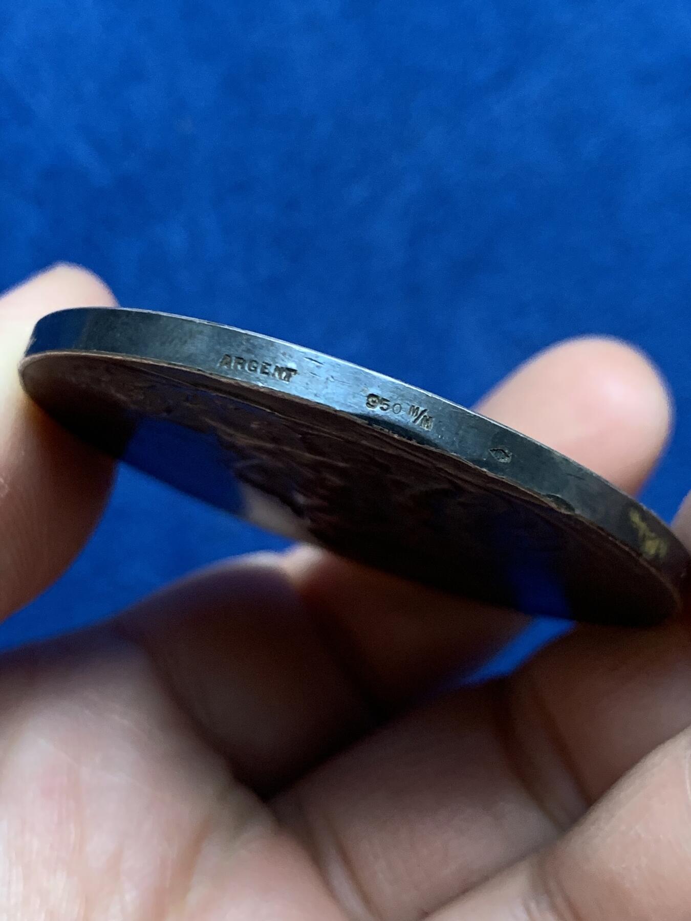 《竞宝斋》第445场 周日，周一，2场连拍 （全场包邮） 法国巴黎艺术展银章 57.6克 50.3mm 950银 银标边铭 带盒 