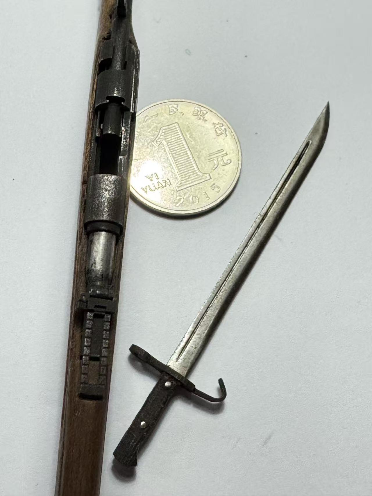 零元拍：钛金 1/6 金属与木制 WWII 三八大盖步枪 （早期版，无刻字无菊花底）模型。品相很好，有轻度抛光