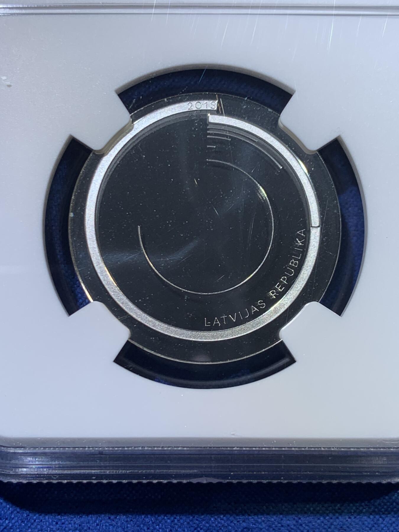 《竞宝斋》第445场 周日，周一，2场连拍 （全场包邮） 获奖币 NGC PF68UC 拉脱维亚2013年时光365精制纪念银币-1拉特（16.4克重，925银，盒证齐全，发行量5千枚）荣膺2014年硬币之星独特概念奖第一名，方寸厘米之间非常巧妙地诠释了分秒时周月和年的逻辑关系，值得把玩和品味的一枚匠心之作！