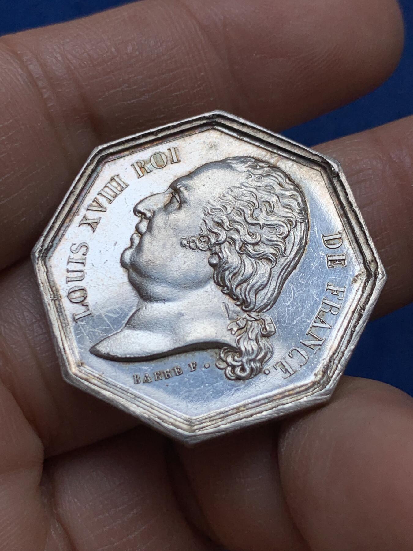 《竞宝斋》第445场 周日，周一，2场连拍 （全场包邮） 法国路易十六巴黎火灾保险公司银质八角代币 13.4克 30.8mm 手指标ARGENT 1845-1860年左右铸造