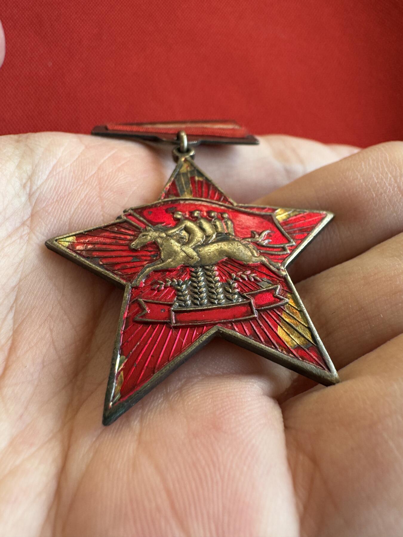 五哥徽章群   9号周二晚上八点4群联拍 银章