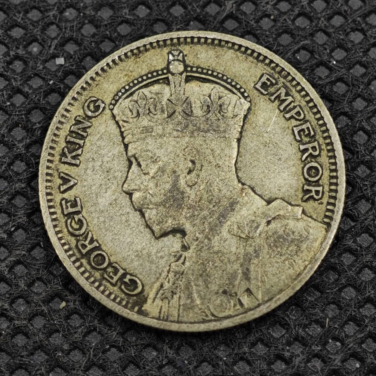 【淘币小摊】限时拍第八百二十四拍  小银币场  满百包邮可预留两周  周一统一发货    新西兰1933年乔治五世6便士银币