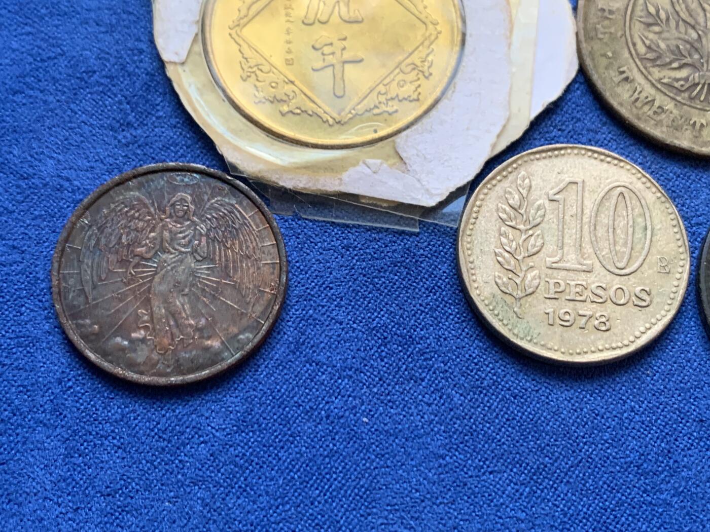 《竞宝斋》第445场 周日，周一，2场连拍 （全场包邮） 五枚一组 纪念币章 细节见图