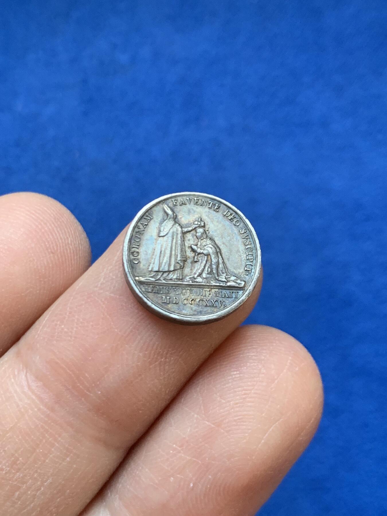 《竞宝斋》第445场 周日，周一，2场连拍 （全场包邮） 查理十世加冕小银章 2.35克 14.3mm 稀见品种