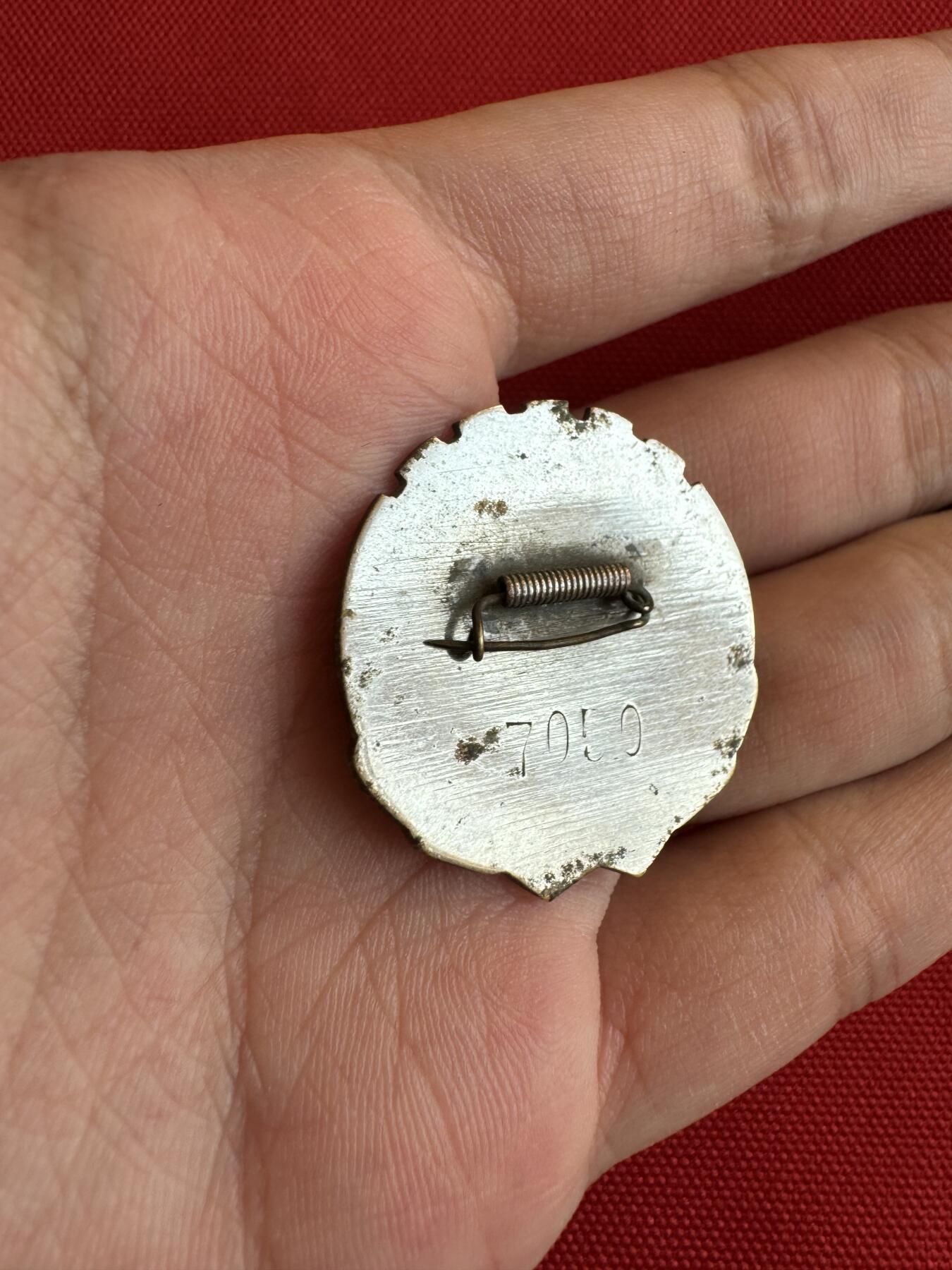 五哥徽章群   9号周二晚上八点4群联拍 铜章