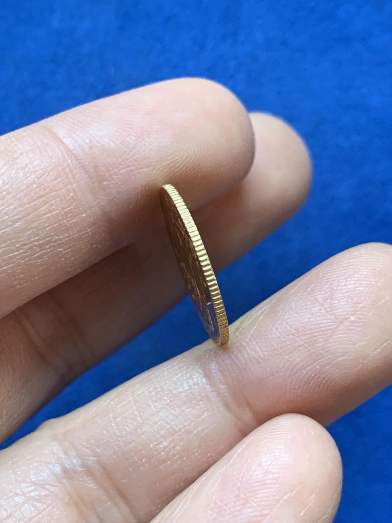 《竞宝斋》第445场 周日，周一，2场连拍 （全场包邮） 英国1909年爱德华七世1/2索维林金币 9167金 3.96克 细节见图