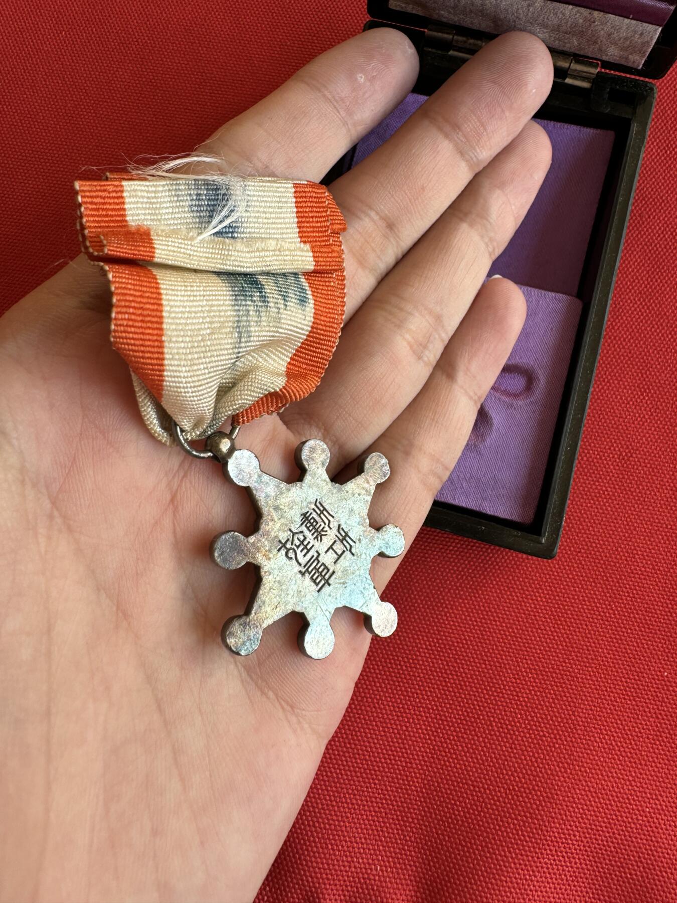 五哥徽章群   9号周二晚上八点4群联拍 日本银章