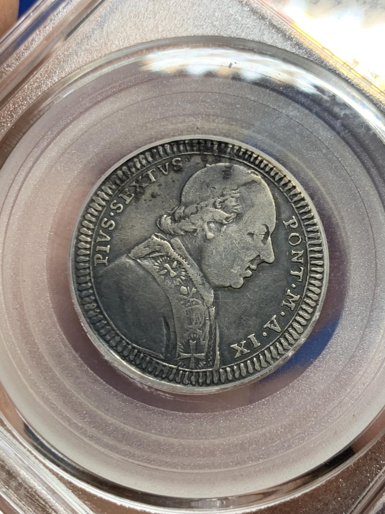 《竞宝斋》第445场 周日，周一，2场连拍 （全场包邮） 公博 真品 教皇国 1783年 1/5埃斯库多 银币 自然包浆 细节还可以 少见品种