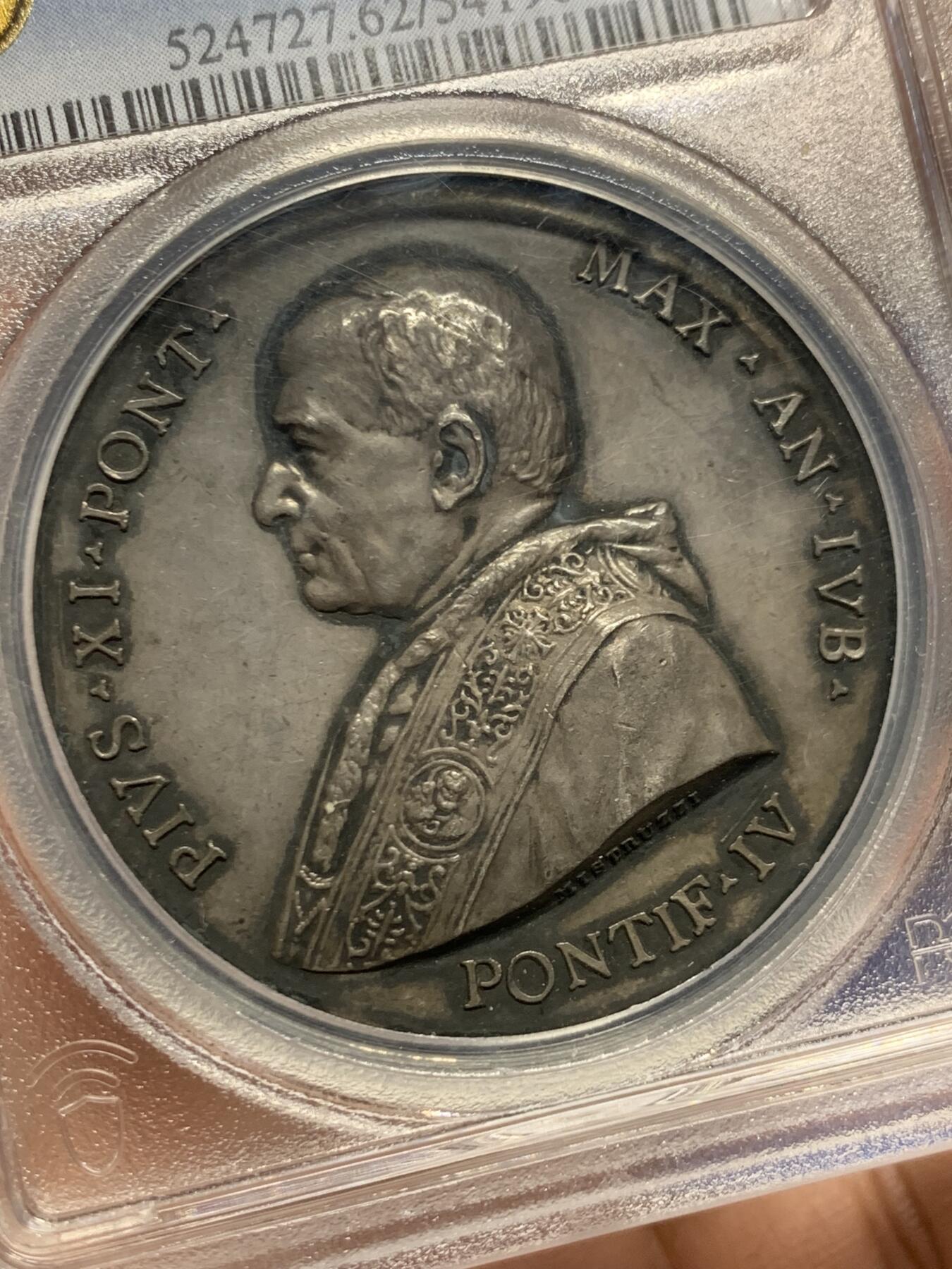《竞宝斋》第445场 周日，周一，2场连拍 （全场包邮） PCGS MS62 梵蒂冈教皇国 1925年 教皇庇护十一 银章 背面细节生动 高浮雕 加厚盒 季军分