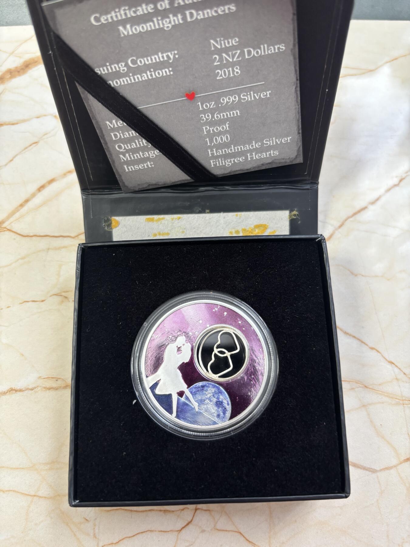 第185期拍卖 纽埃2018年爱情系列月光舞者1盎司彩色纪念银币，999银，发行1000枚
