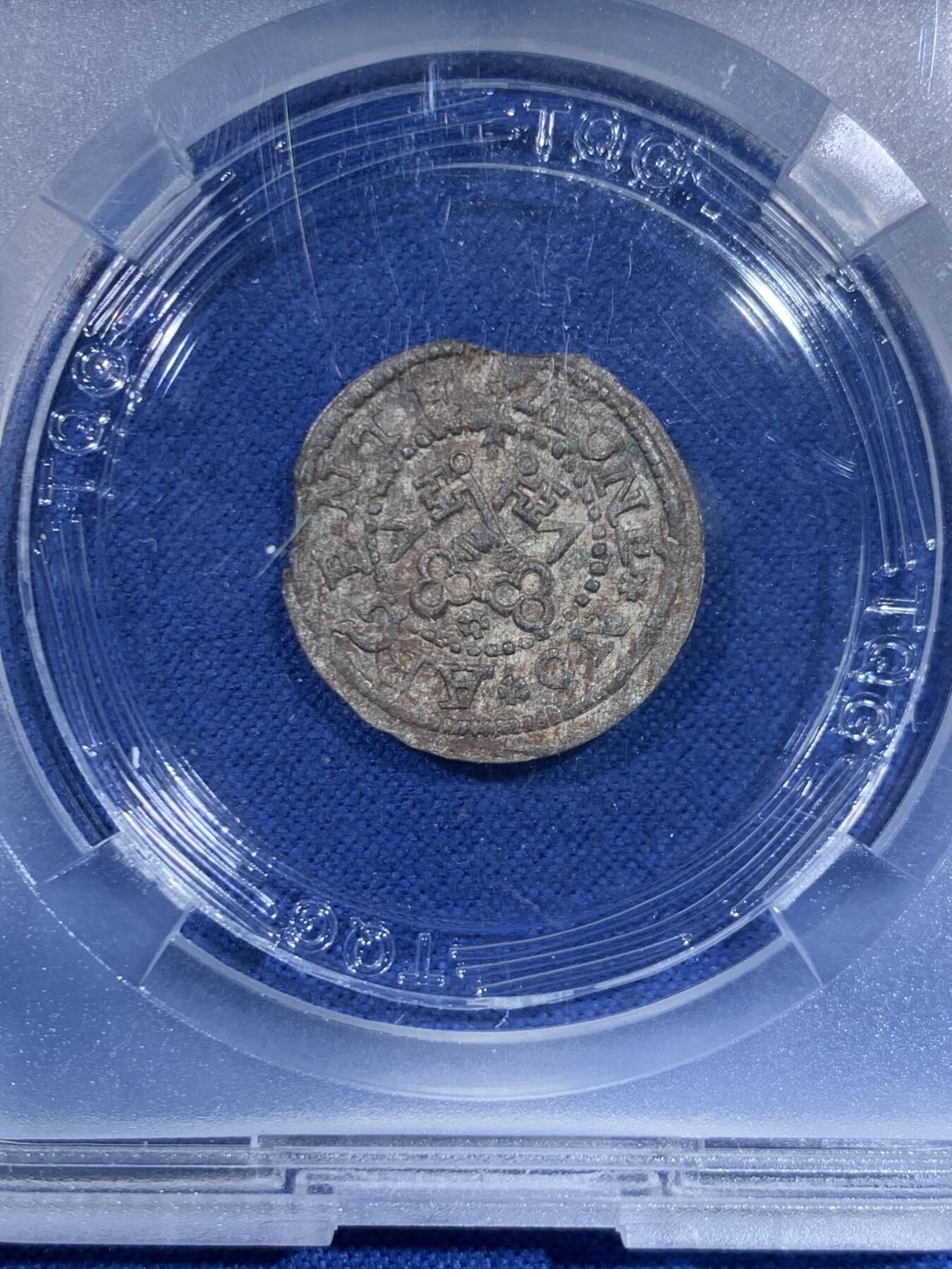 《竞宝斋》第445场 周日，周一，2场连拍 （全场包邮） TQG XFD 利沃尼亚骑士团（宝剑骑士团） 里加自由城 1577年 1先令 银币 骑士团银币 400多年前的钱币 细节良好 背面城堡图清晰可见 少见品种