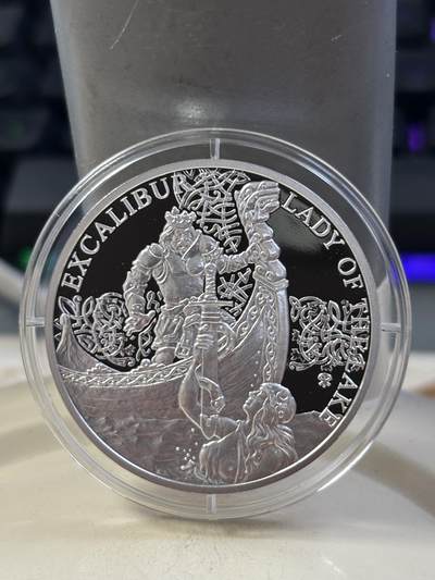 第185期拍卖 - 纽埃2021年亚瑟王传奇系列2湖女之剑31.1克精制银币，999银，发行1000枚