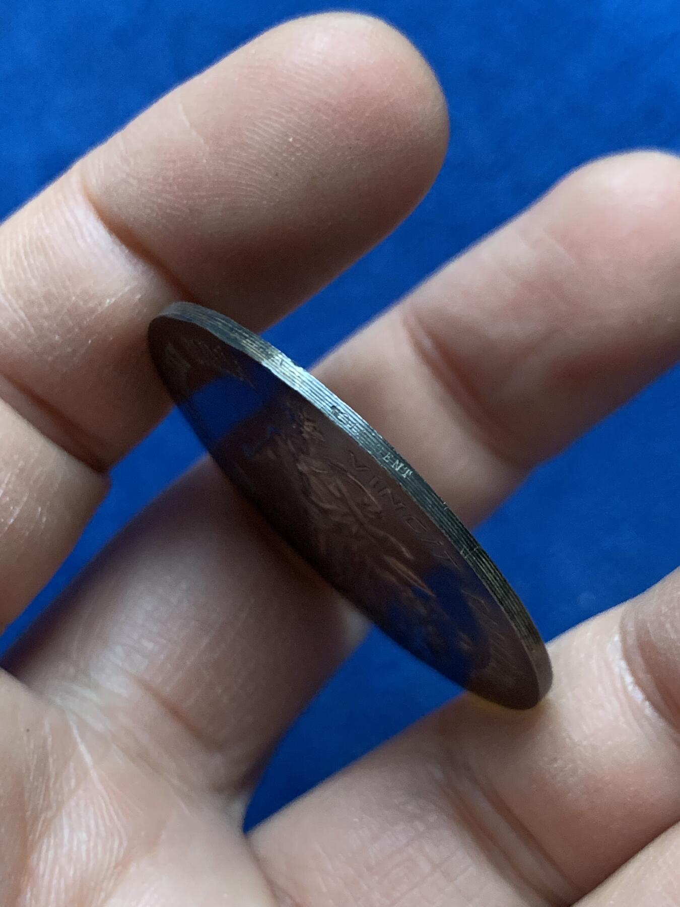 《竞宝斋》第445场 周日，周一，2场连拍 （全场包邮） 法国鲁昂储蓄银行银质奖章 37.5mm 22.8克 丰饶角银标 带盒  正面：女神与天使；背面：鲁昂城市景观。