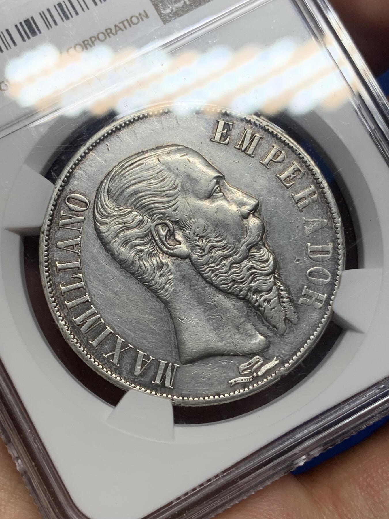 《竞宝斋》第445场 周日，周一，2场连拍 （全场包邮） NGC XFD 墨西哥第二帝国 1866年-MO 1比索 银币 短命政权 仅存在3年 马西米连诺皇帝在位时期发行 细节良好 热门品种