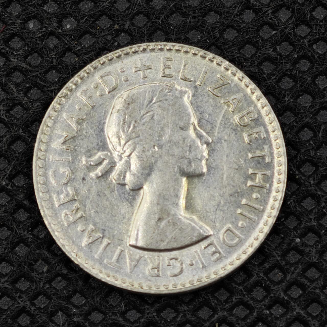 【淘币小摊】限时拍第八百二十四拍  小银币场  满百包邮可预留两周  周一统一发货     澳大利亚1964年伊丽莎白二世3便士银币