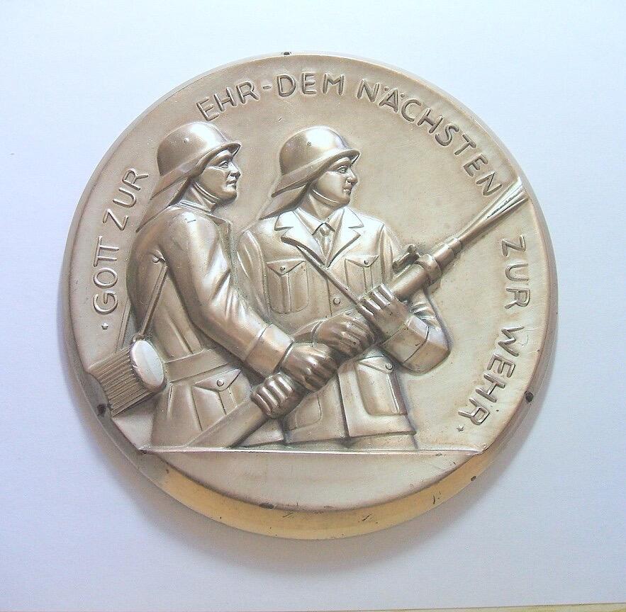 德国消防队员 高浮雕精制超巨型镀银章 128MM 253克