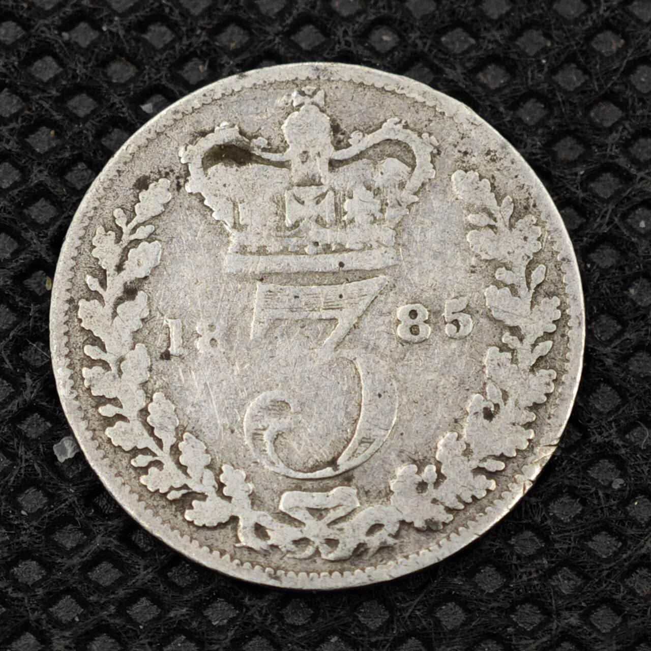 【淘币小摊】限时拍第八百二十四拍  小银币场  满百包邮可预留两周  周一统一发货     英国1885年维多利亚3便士银币