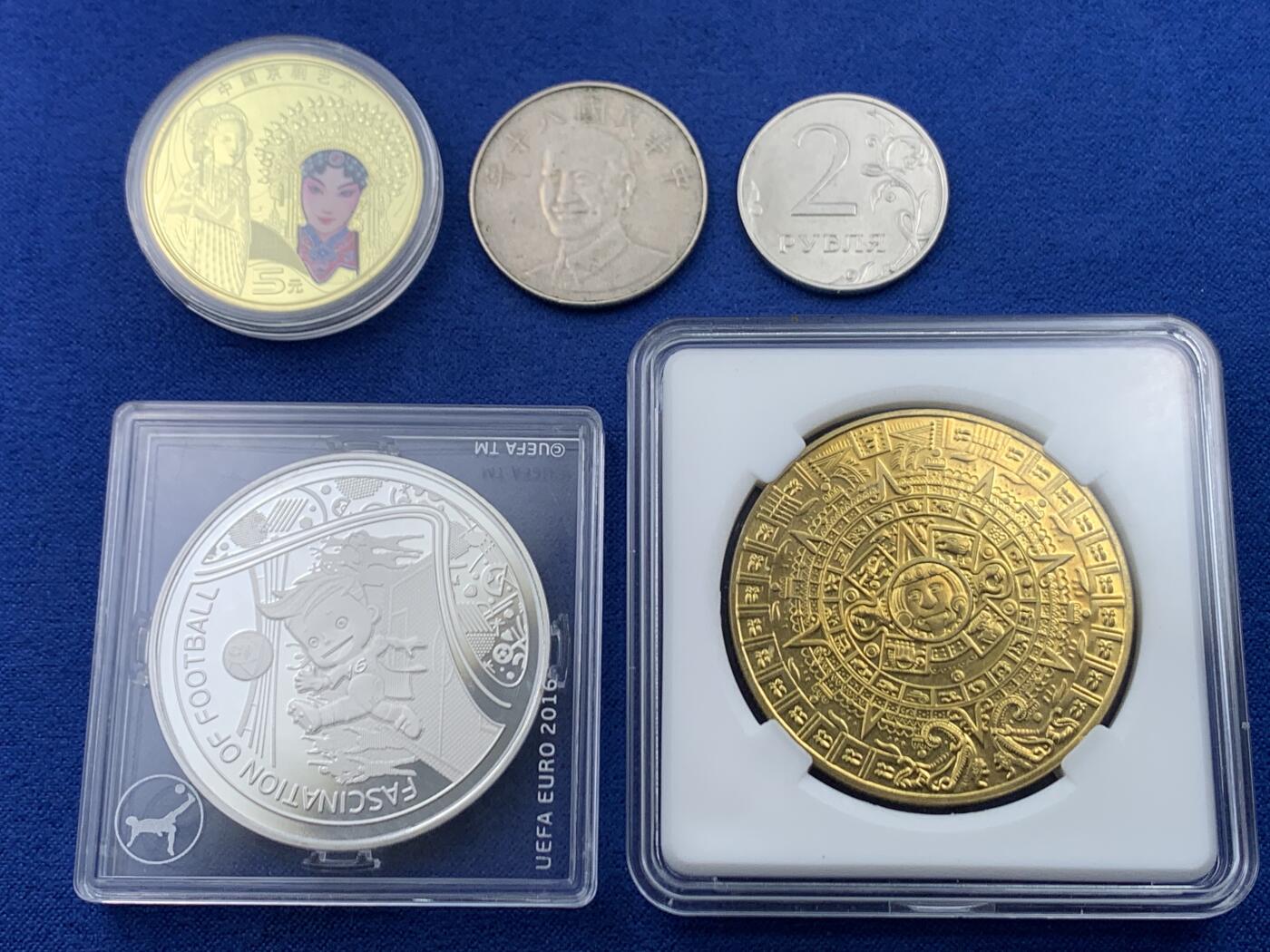 《竞宝斋》第445场 周日，周一，2场连拍 （全场包邮） 五枚一组 纪念章与币 细节见图