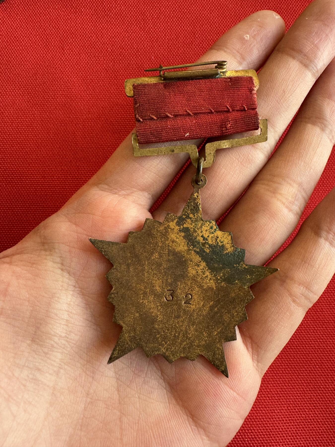 五哥徽章群   9号周二晚上八点4群联拍 铜章