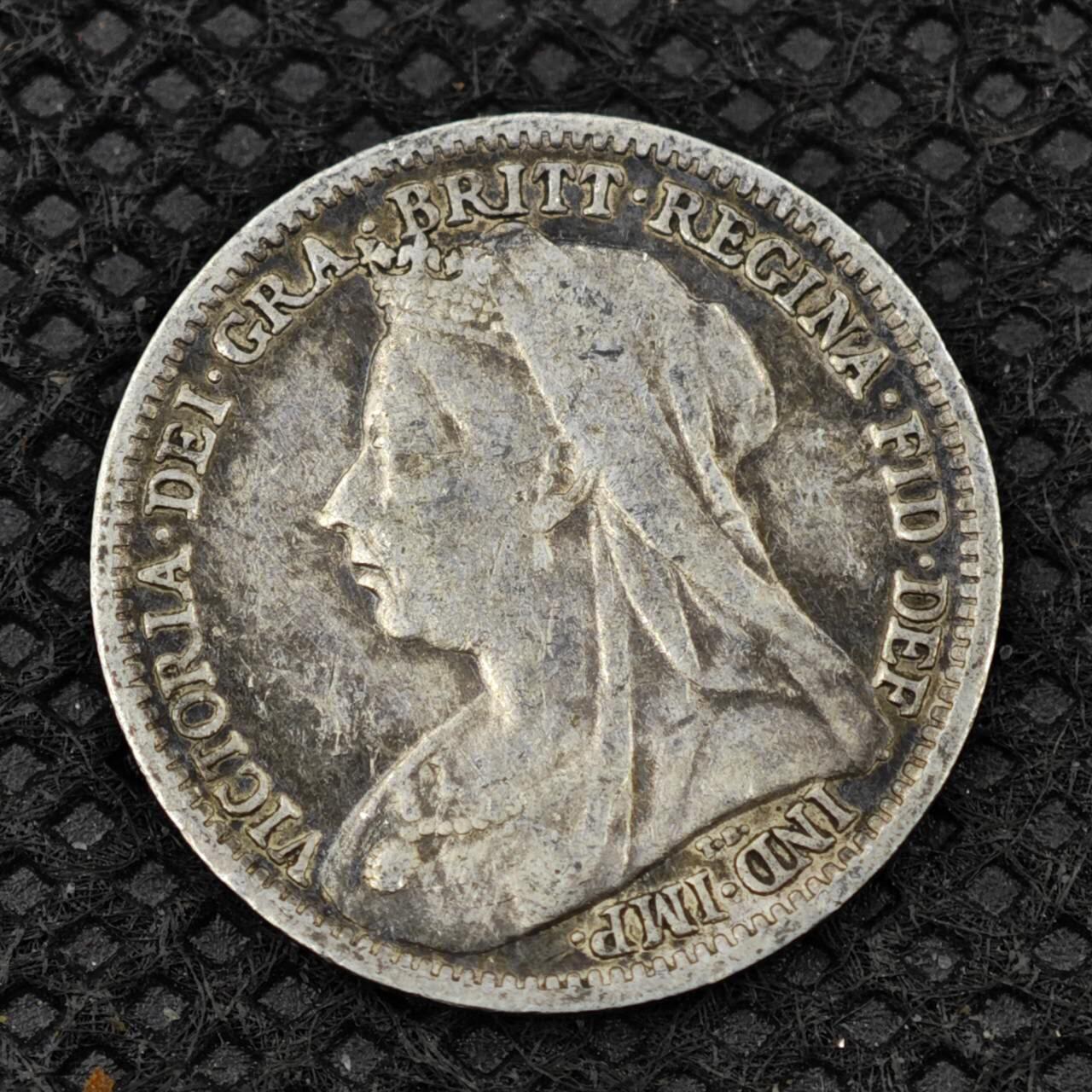 【淘币小摊】限时拍第八百二十四拍  小银币场  满百包邮可预留两周  周一统一发货     英国1899年维多利亚3便士银币