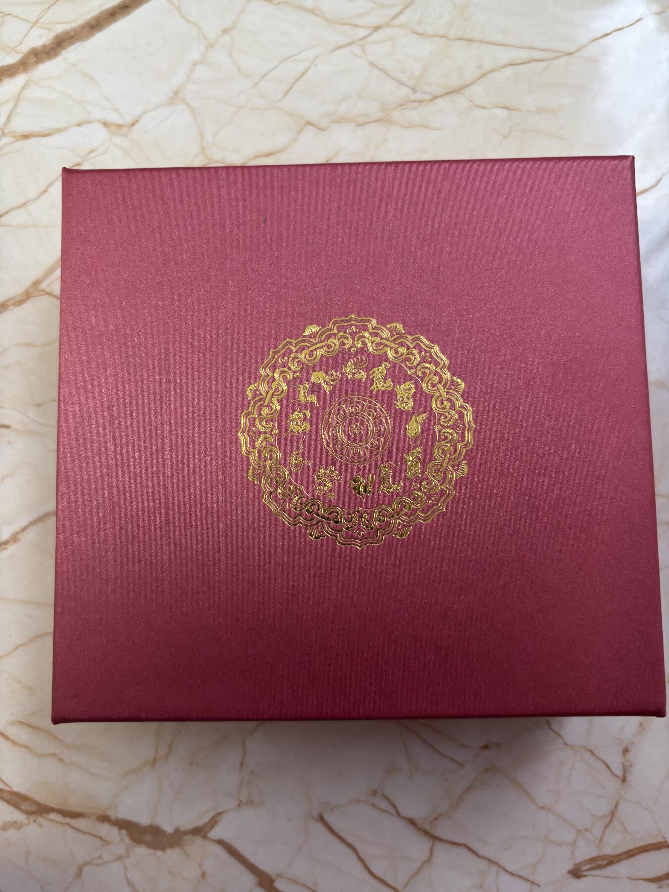 第185期拍卖 斐济2022年中国生肖系列虎年镶嵌天然珍珠镀金1盎司银币，999银，发行8888枚