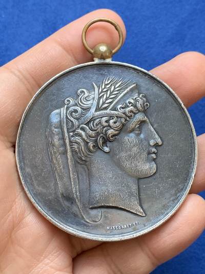 《竞宝斋》第445场 周日，周一，2场连拍 （全场包邮） - 法国1880年消防比赛大银章 光边 带环重约87.9克 57.5mm 吊环部分像是铜质后焊接