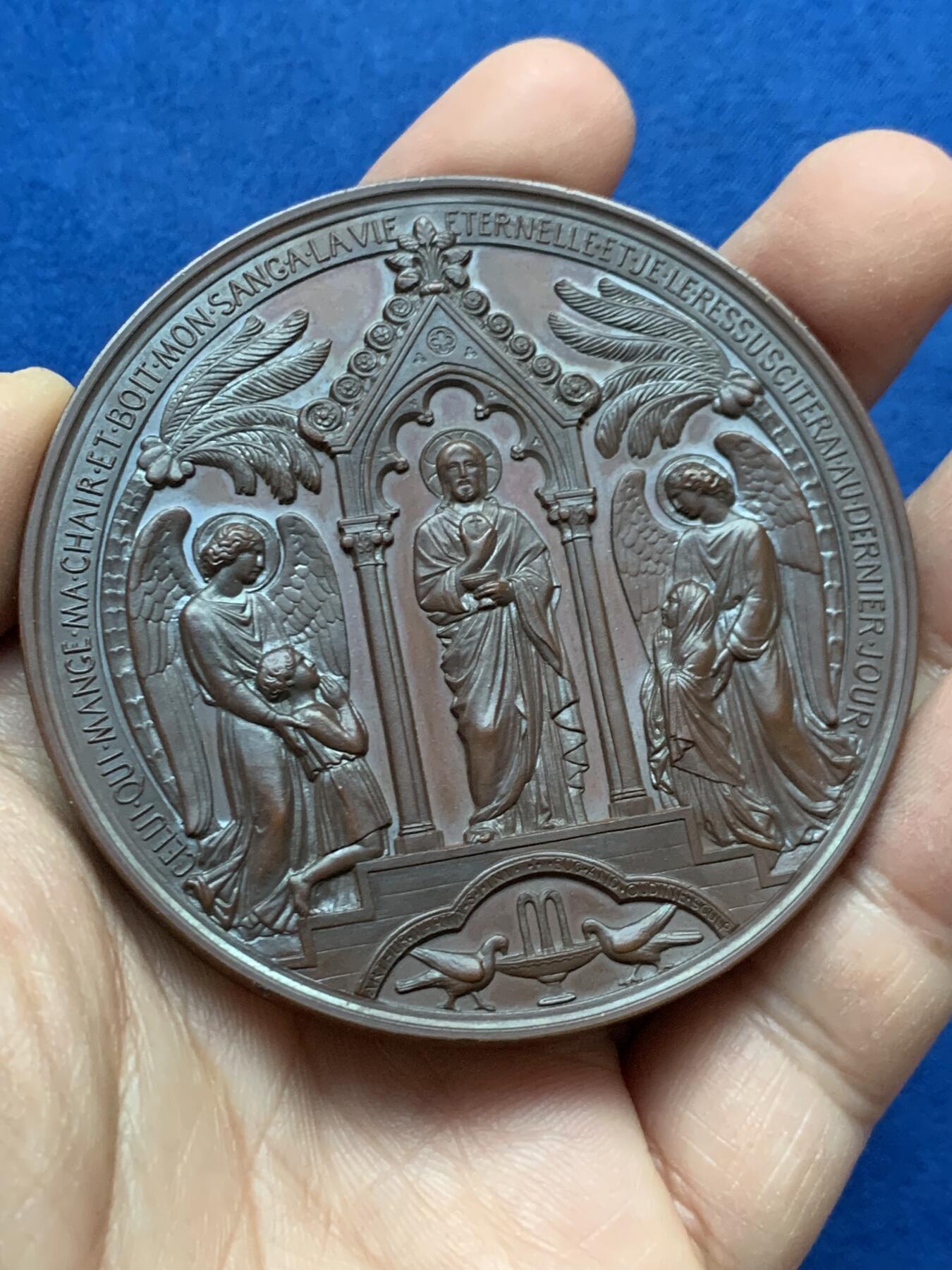 《竞宝斋》第445场 周日，周一，2场连拍 （全场包邮） 1856年法国圣餐洗礼大铜章 好品 161.7克 68.6mm 手指铜标 带盒