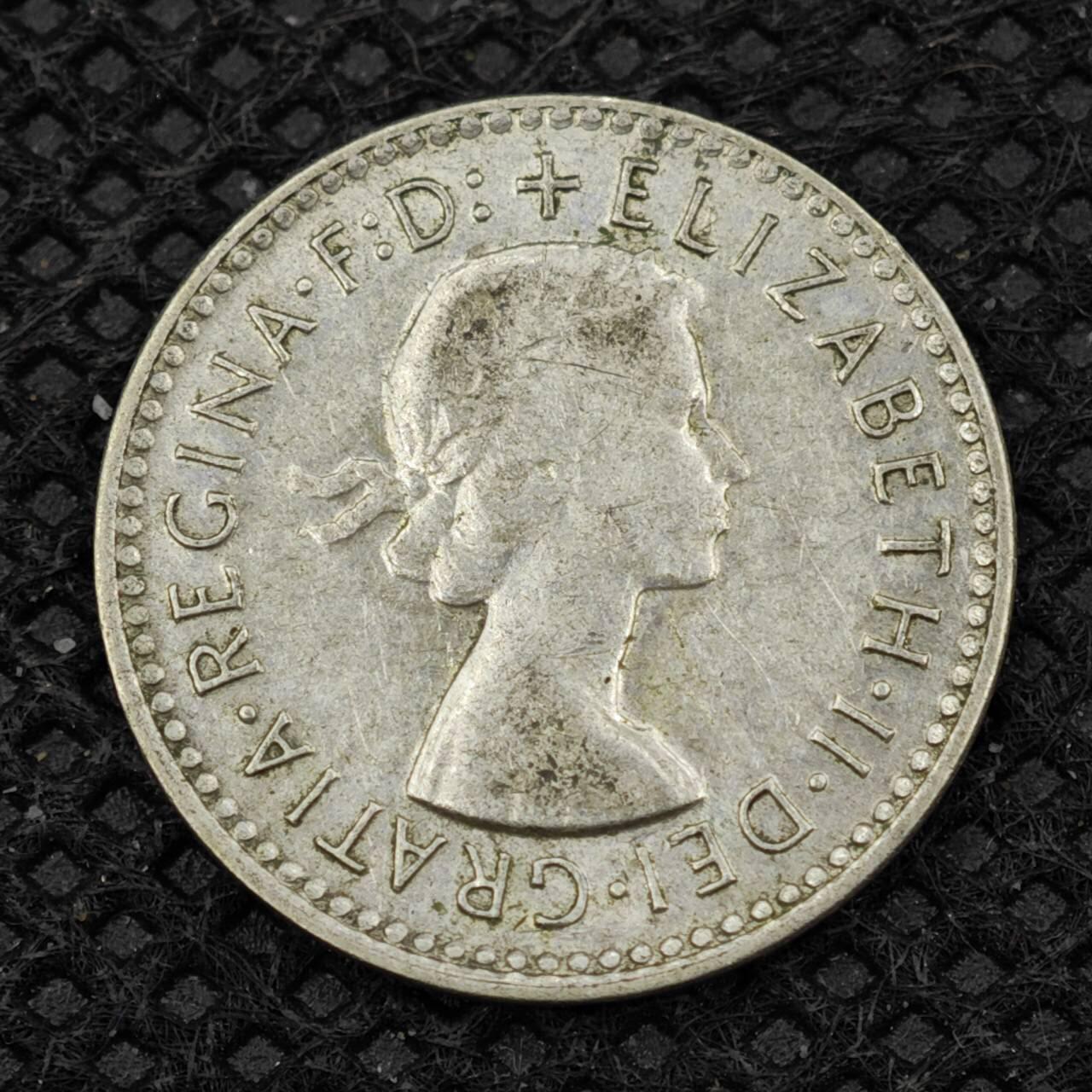 【淘币小摊】限时拍第八百二十四拍  小银币场  满百包邮可预留两周  周一统一发货    澳大利亚1957年伊丽莎白二世3便士银币