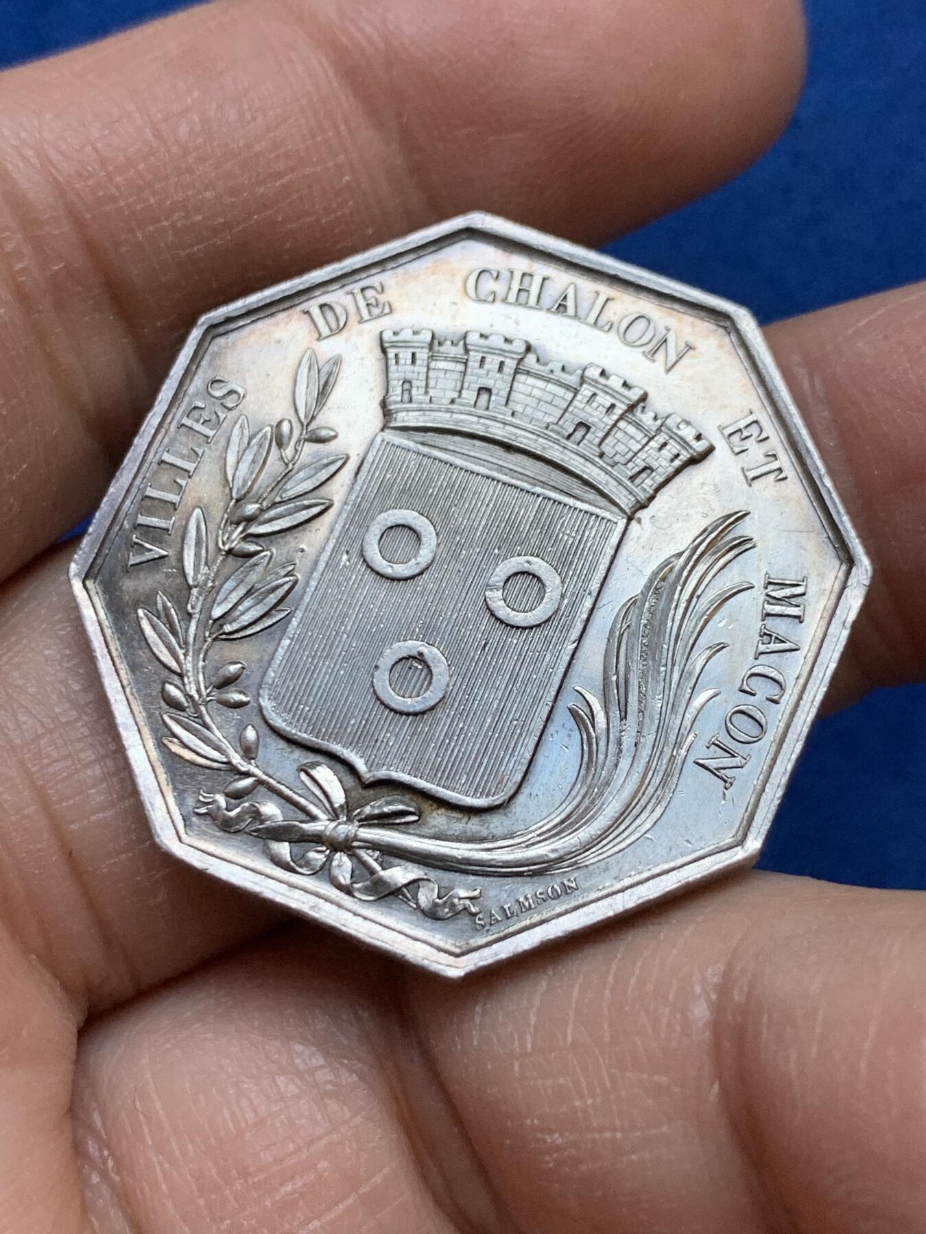 《竞宝斋》第445场 周日，周一，2场连拍 （全场包邮） 法国1838年沙隆市照明公司八角银质代币，蜜蜂AR边铭，32.2mm，15.9克，光度不错，细节见图。