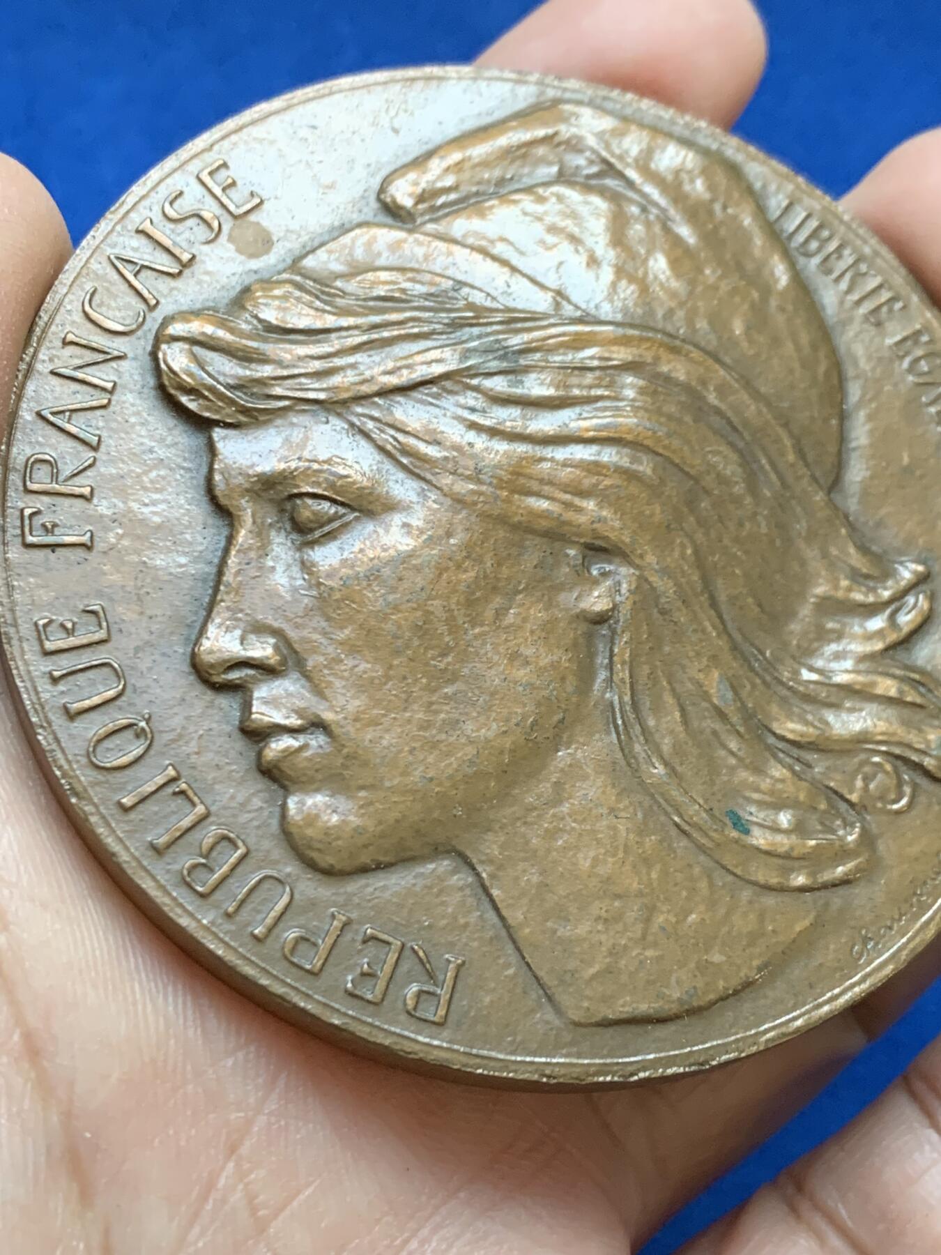 《竞宝斋》第445场 周日，周一，2场连拍 （全场包邮） 法国莫尔比昂省地方政治纪念铜章‌ 159.2克 68mm 丰饶角铜标