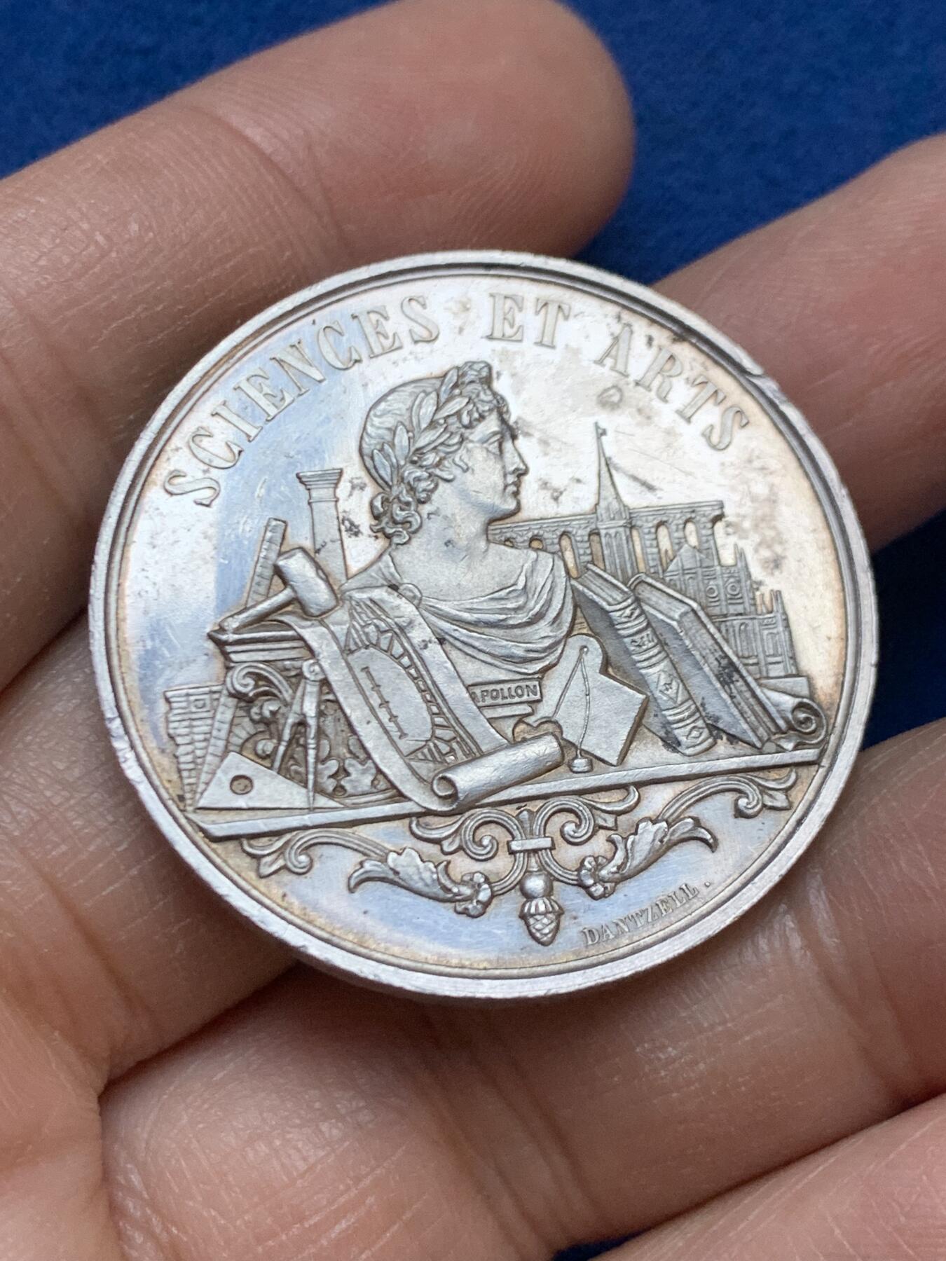 《竞宝斋》第445场 周日，周一，2场连拍 （全场包邮） 法国1850年卡尔瓦多斯公共工程咨询委员会纪念银章 蜜蜂银标 20.55克 35.6mm