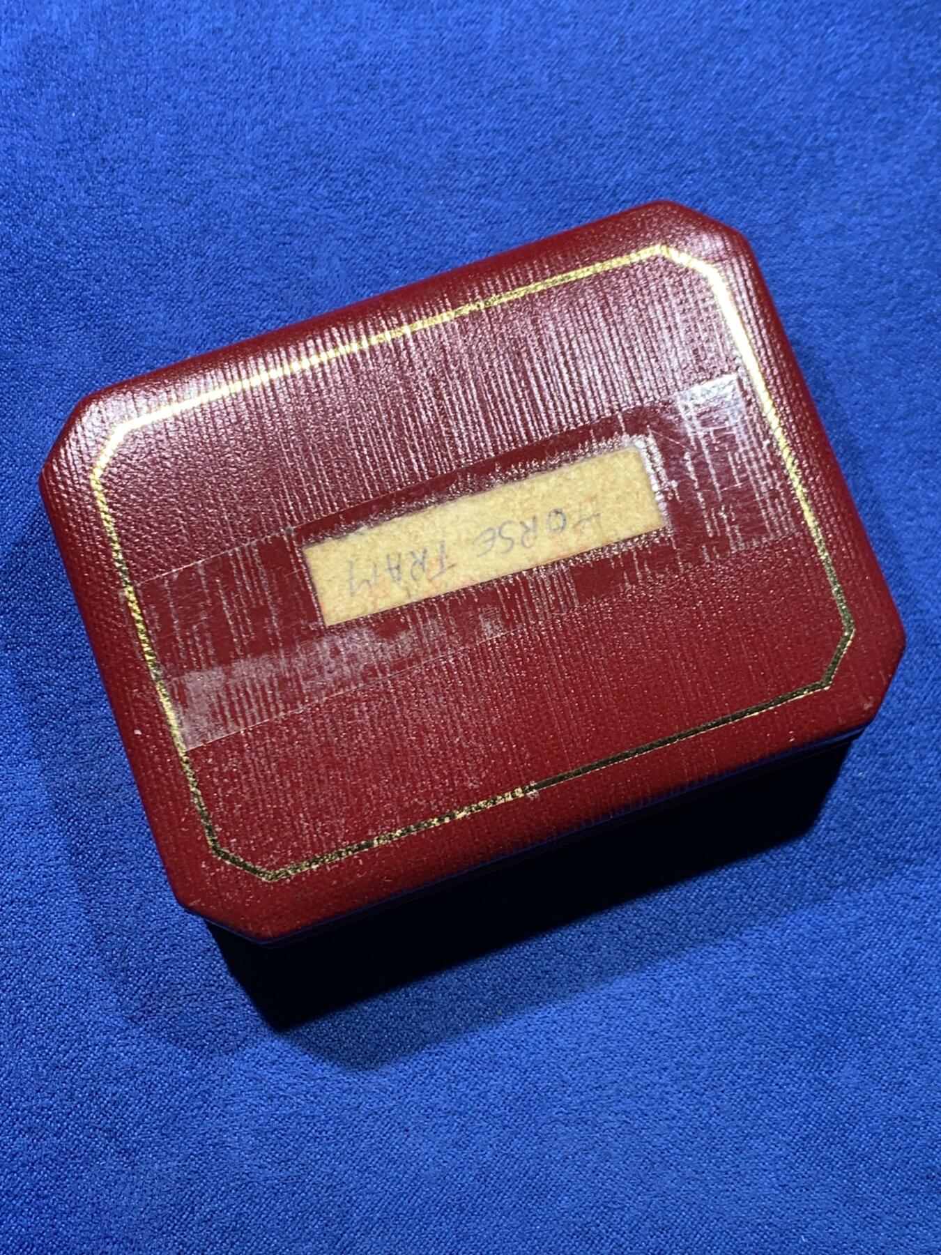 《竞宝斋》第445场 周日，周一，2场连拍 （全场包邮） 马恩岛1976年骑马电车1克朗银币 带盒证 细节见图