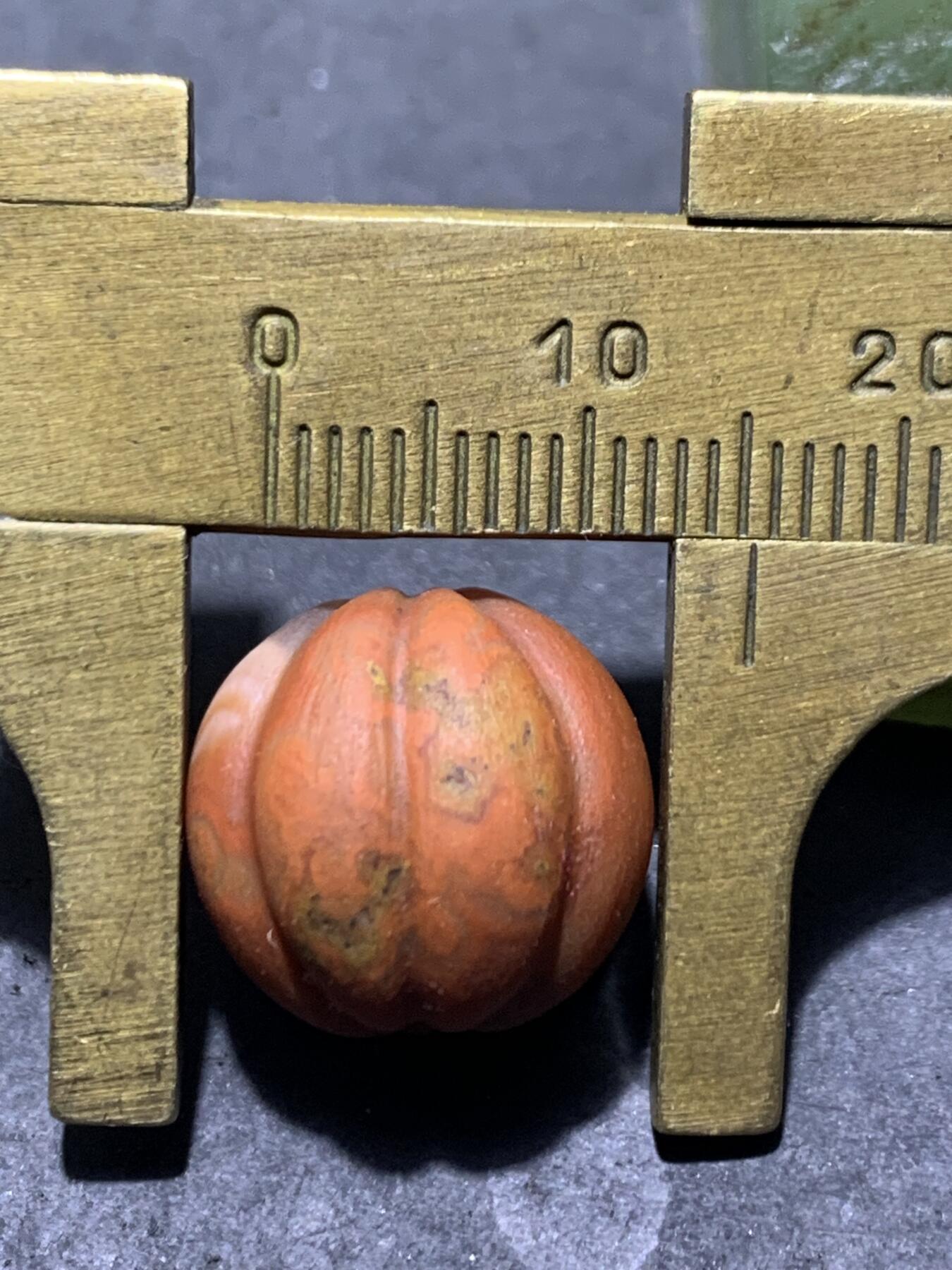 精美亚光冰飘战国红玛瑙手工雕刻瓜珠一颗！